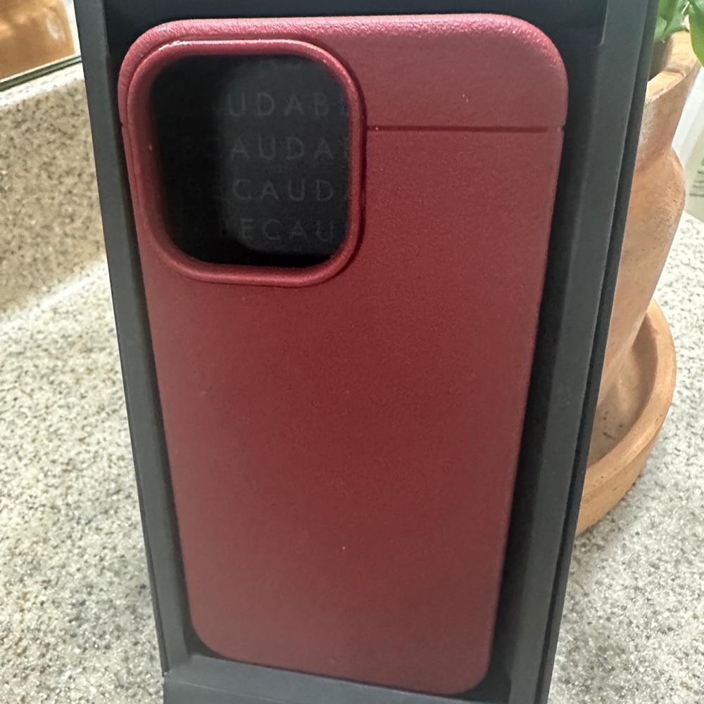 Caudabe Sheath Burgundy Phone Case for iPhone 14 Pro Max NWOT - Picture 1 of 7